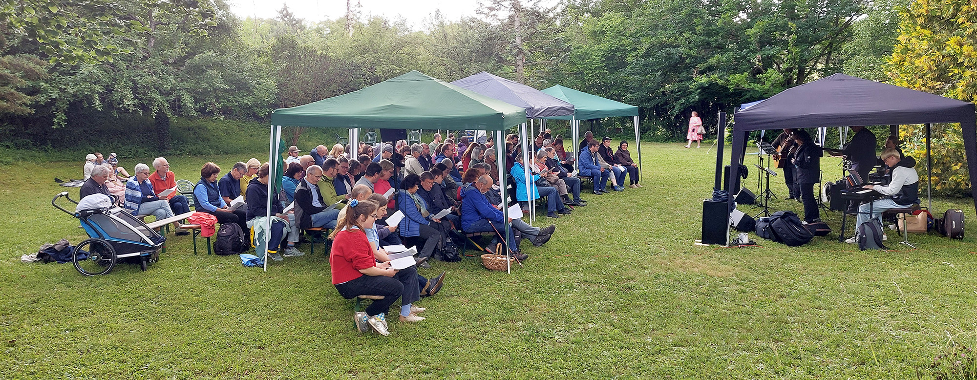 Bild: Pfingstgottesdienst im Krichgarten 2.0