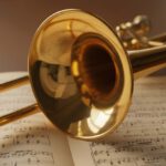 Bild: Posaune auf Notenblatt liegend