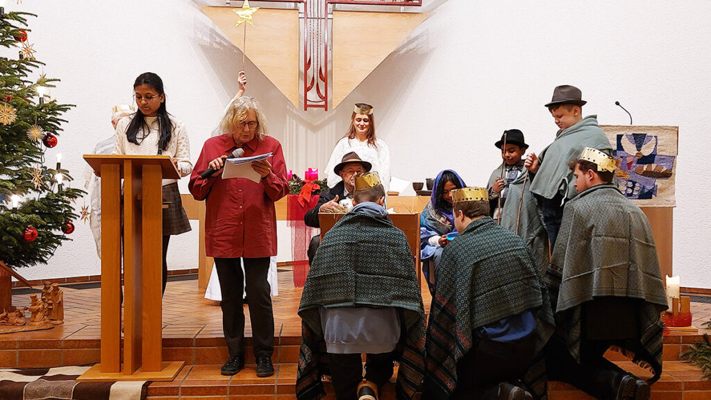 Bild: Krippenspiel Heiligabend in der Friedenskirche Frankenbach