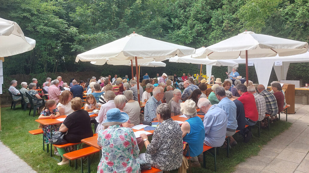 Bild: Sommerfest im Garten der Friedenskirche
